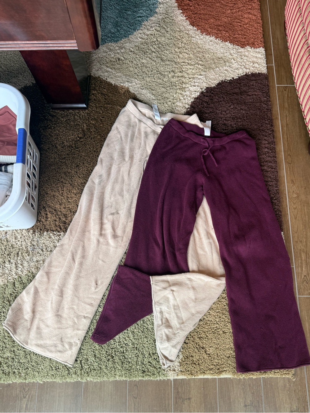 ALO Yoga Knit Lounge Pants in Beige & burgundy